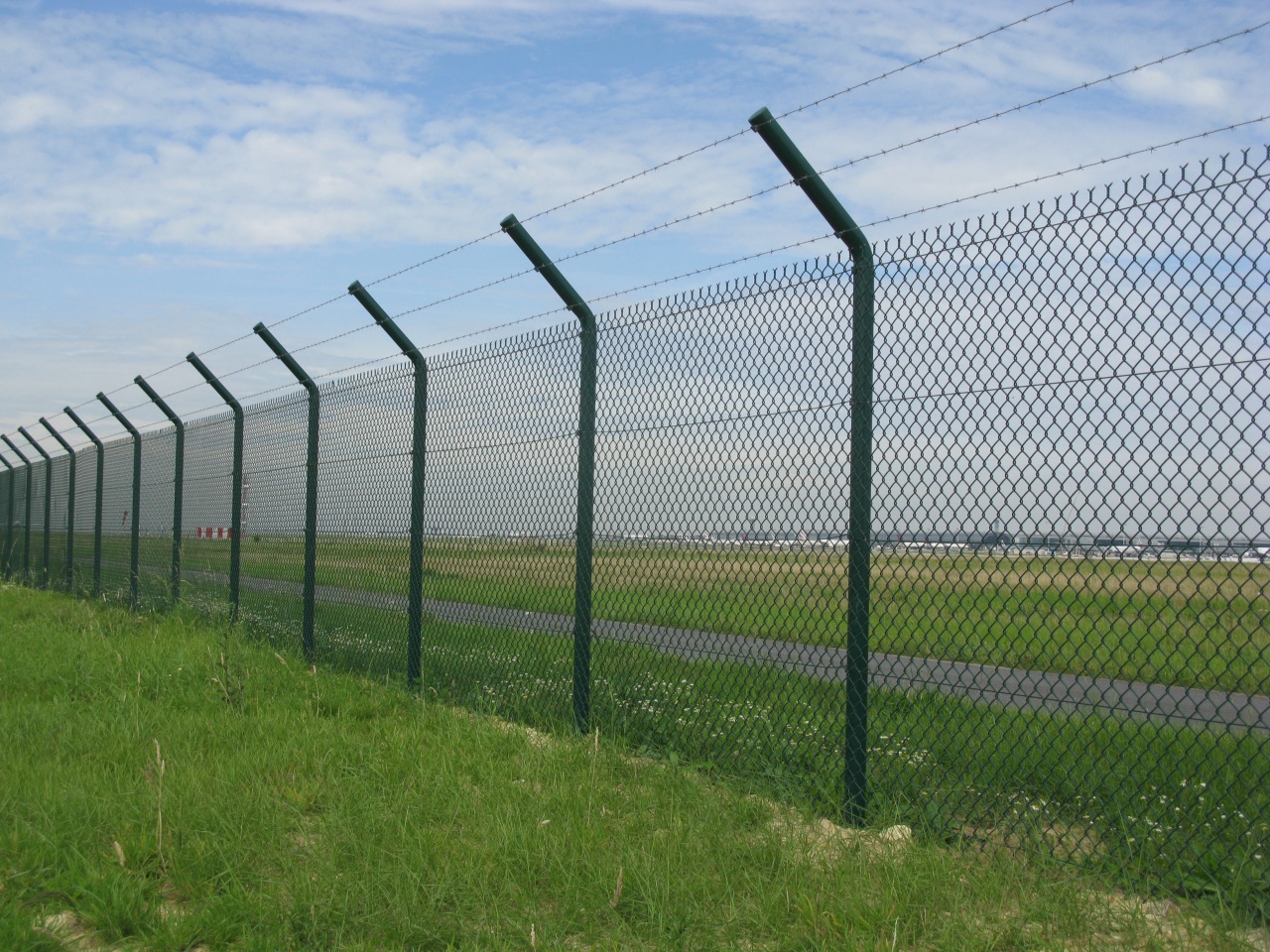 2011-08-02-143-CDG-ZONEIV