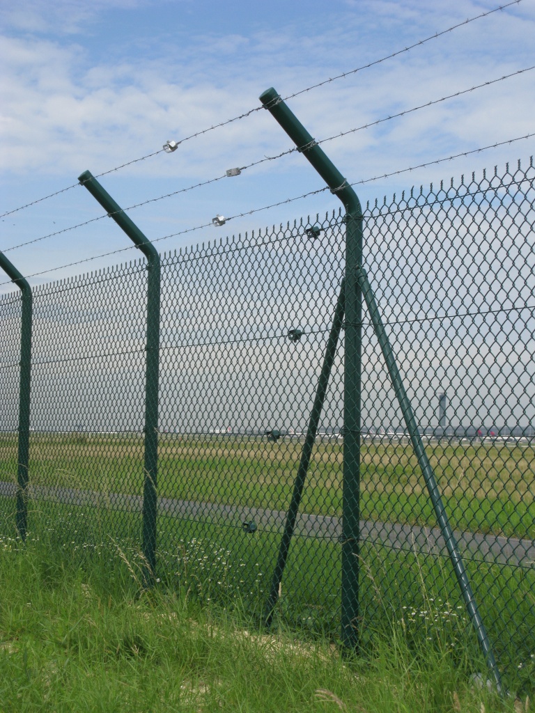 2011-08-02-145-CDG-ZONEIV