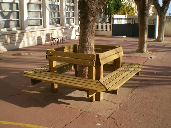 Banc entourage d'arbre