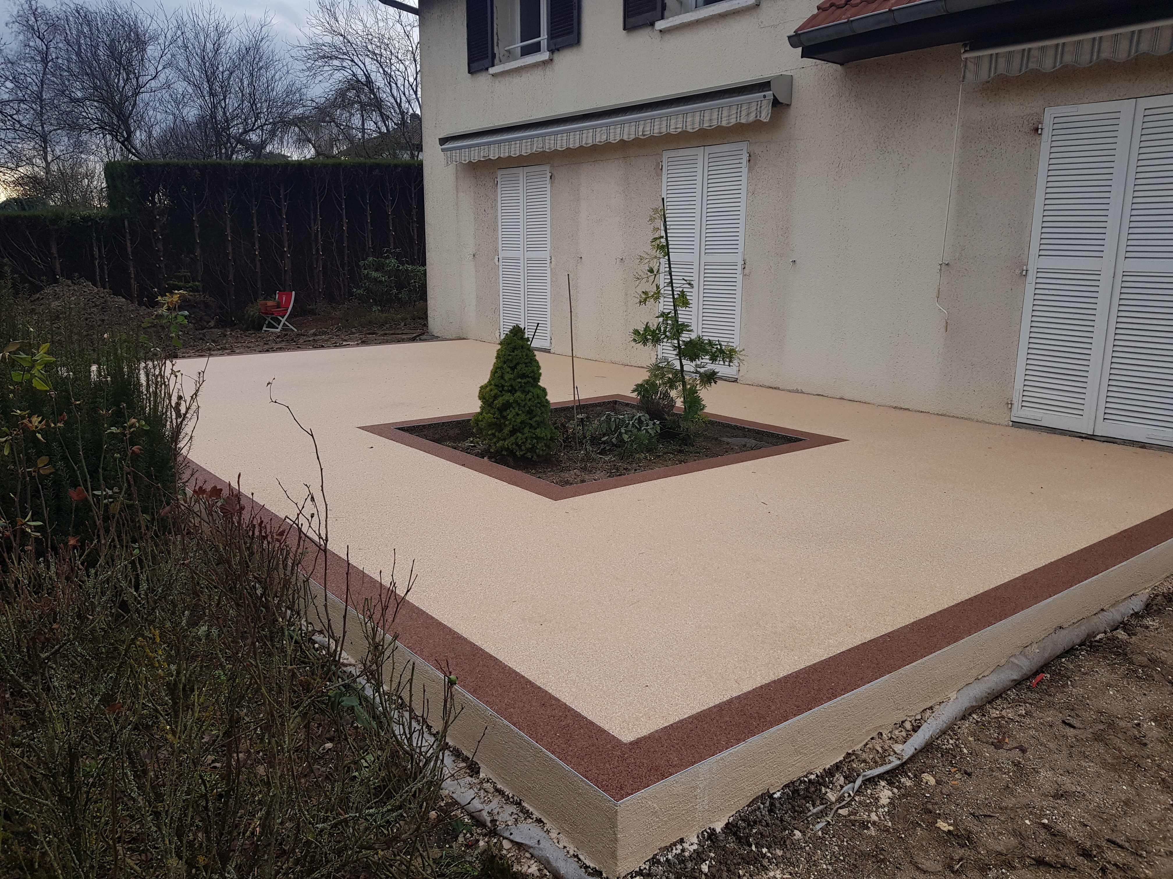 Tapis de marbre terrasse avec jardiniere